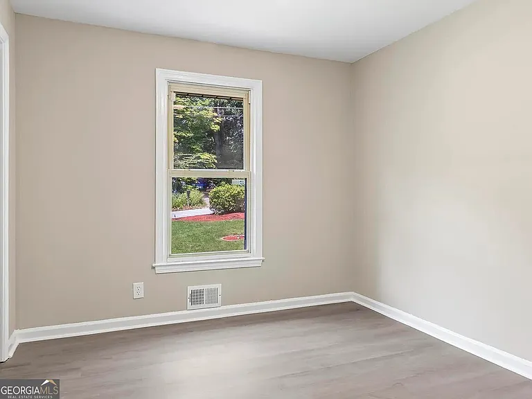 1523 Delia Dr — Photo 14