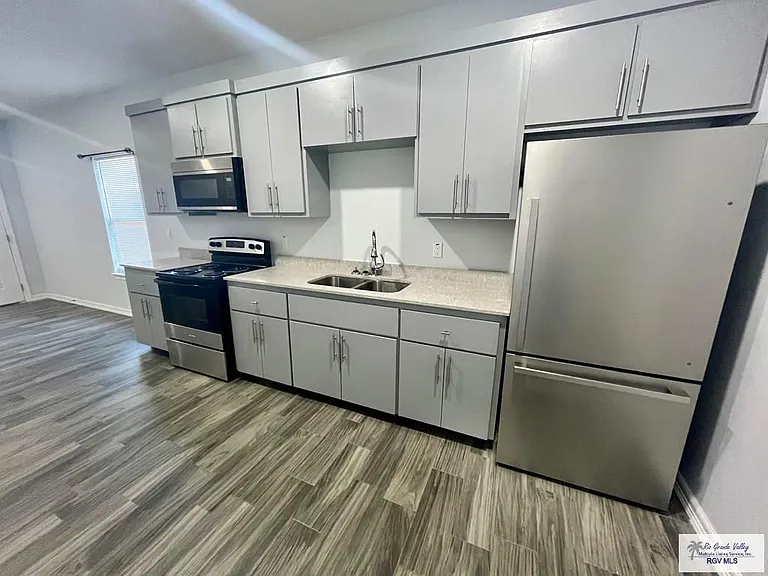 1122 E 20th St #5 — Photo 8