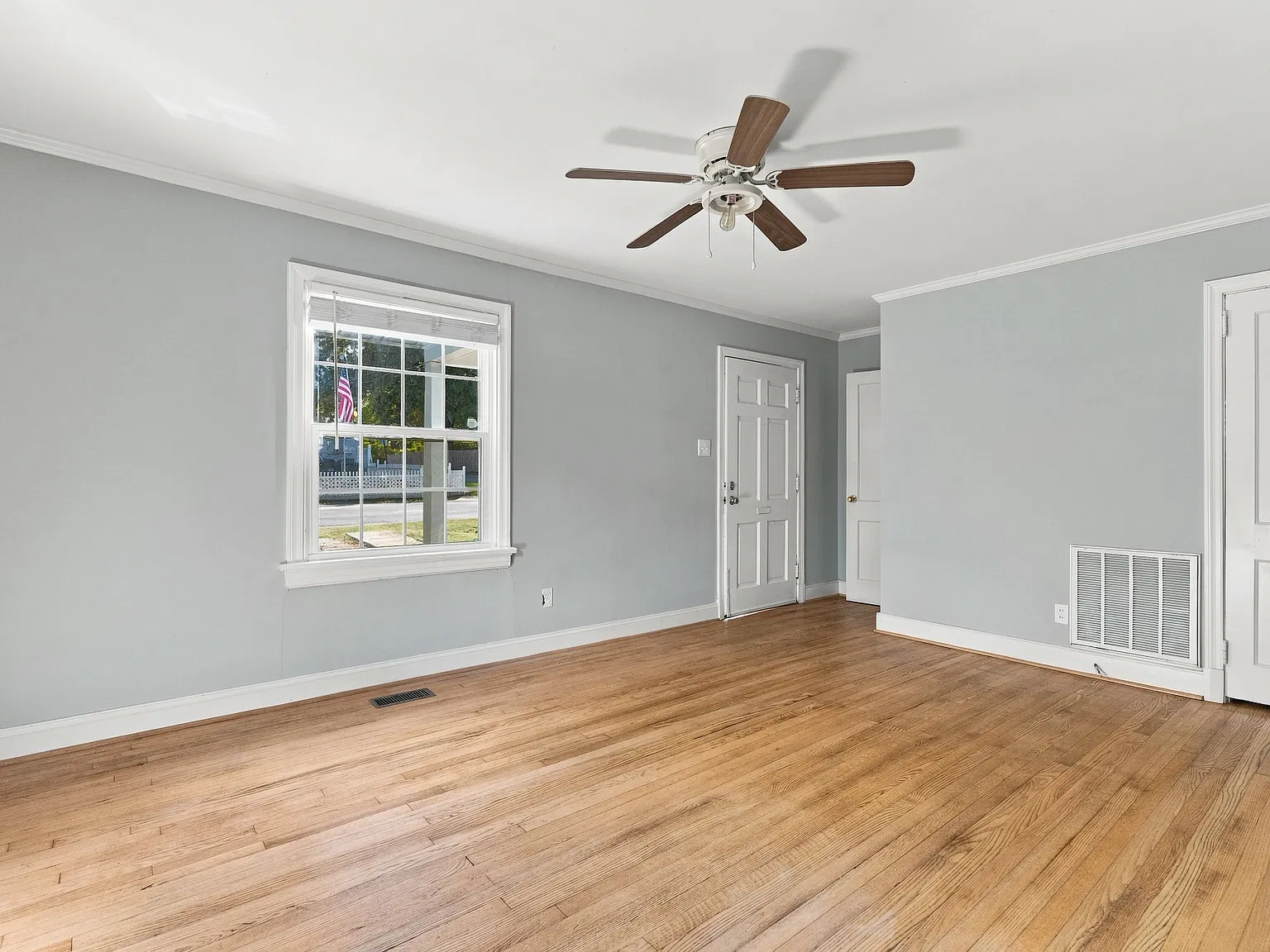 2416 Irisdale Avenue — Photo 2