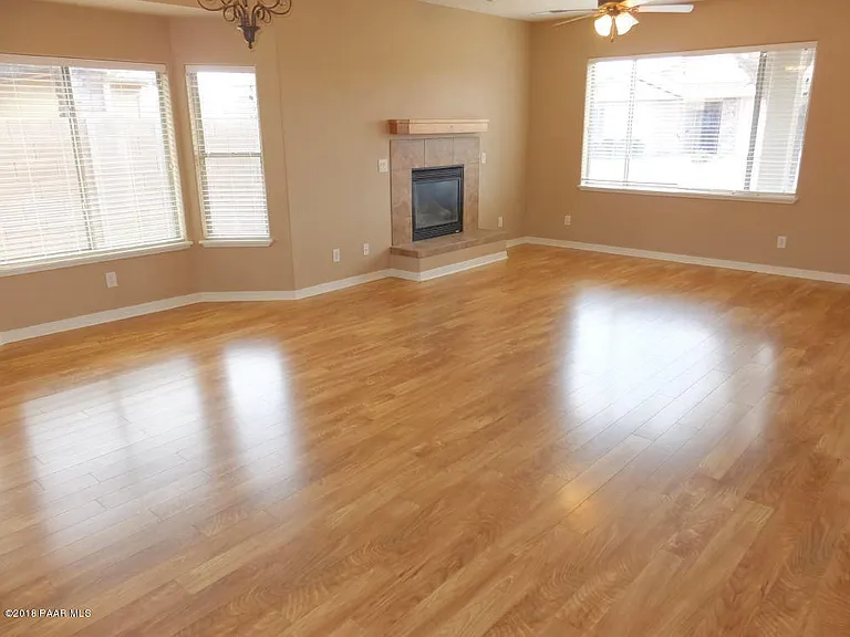 604 N Magdalena St — Photo 2