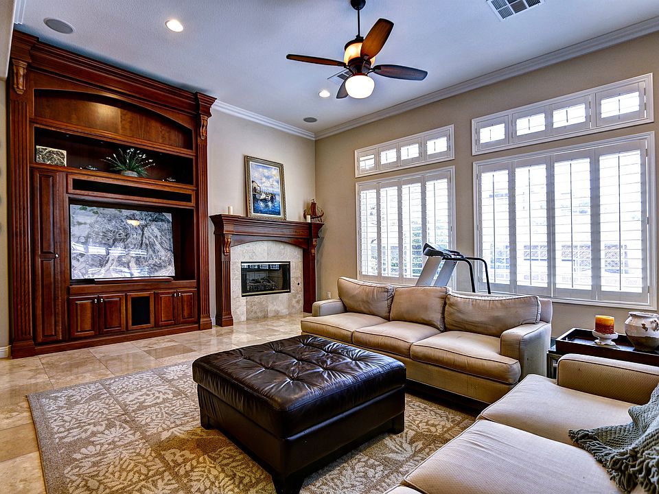 1st image of 21 Pine Hollow Dr