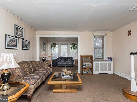 3rd image of 225 W Godfrey Ave
