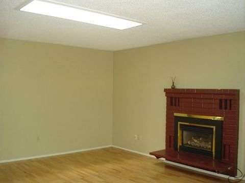 4th image of 8422 Harvard Ct SE