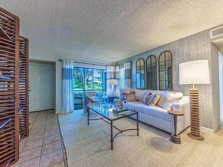 5566 Baywater Dr — Photo 4
