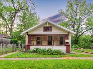 17 W Jackson Ave, Charleston, IL 61920