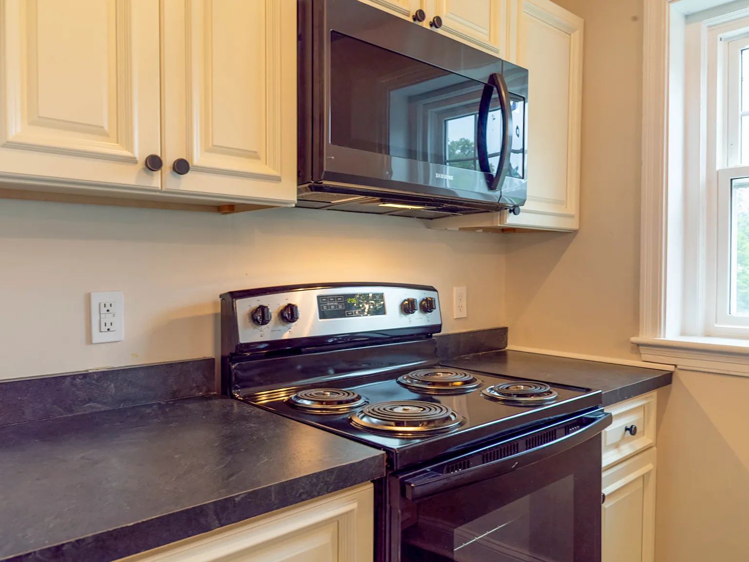 406 Washington Ave — Photo 3