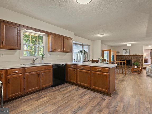 2nd image of 119 Mallard Ln
