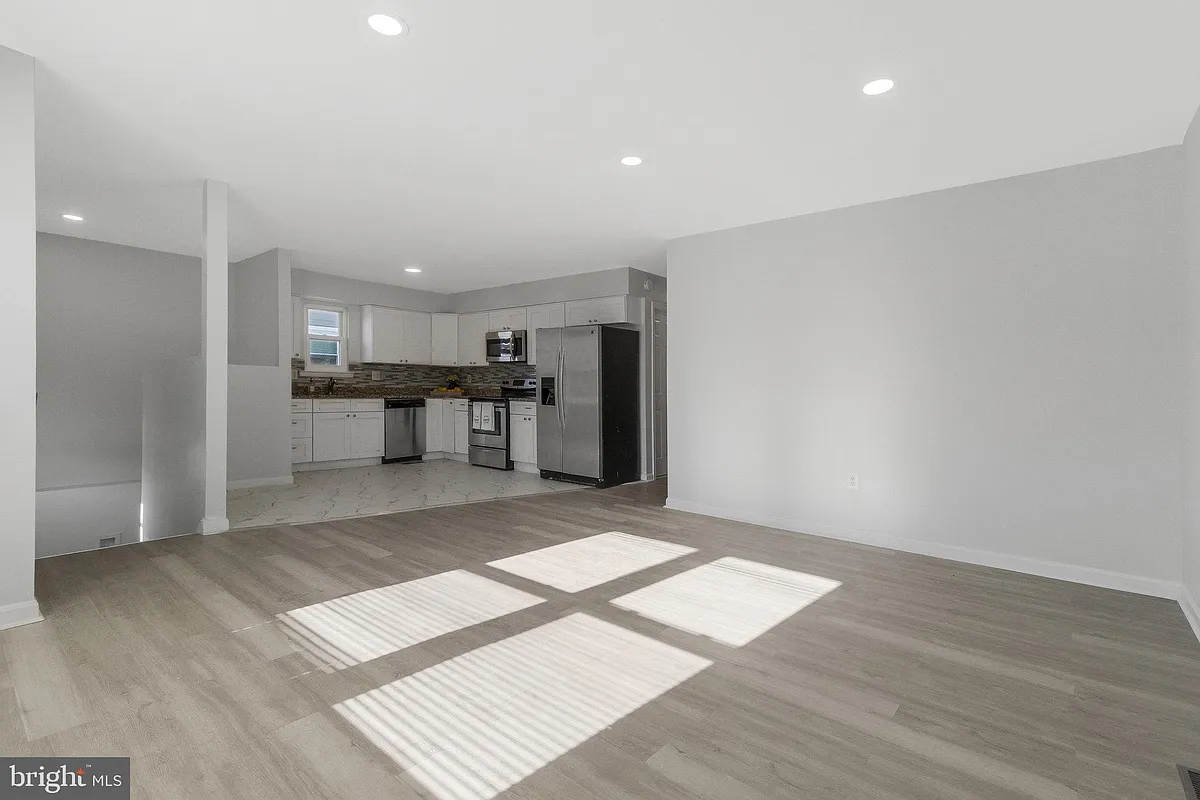 Building Photo - 5004 Roanoke Pl