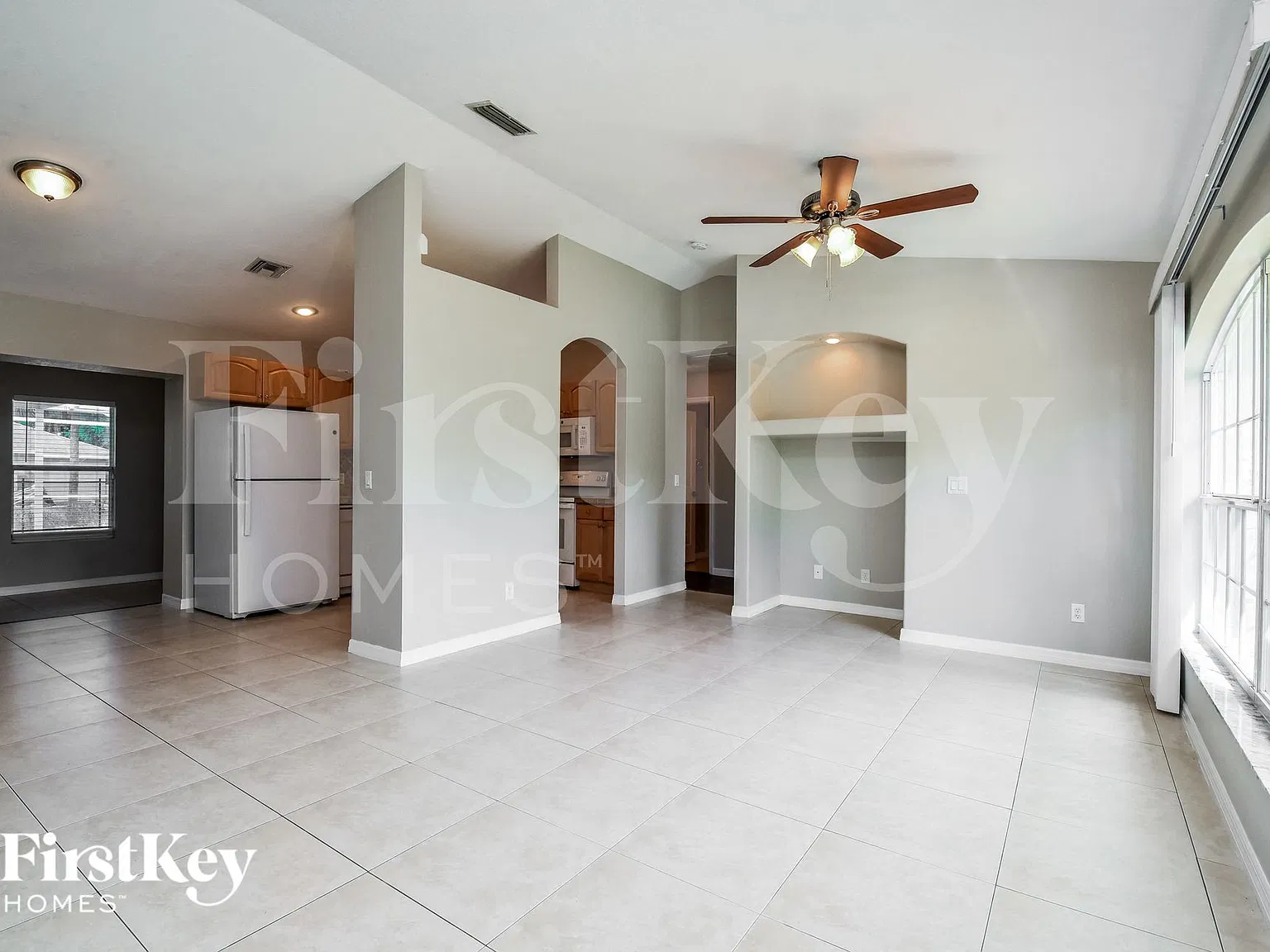 3 bed, 2.0 bath, 1392 sqft, $2,160 — Photo 3