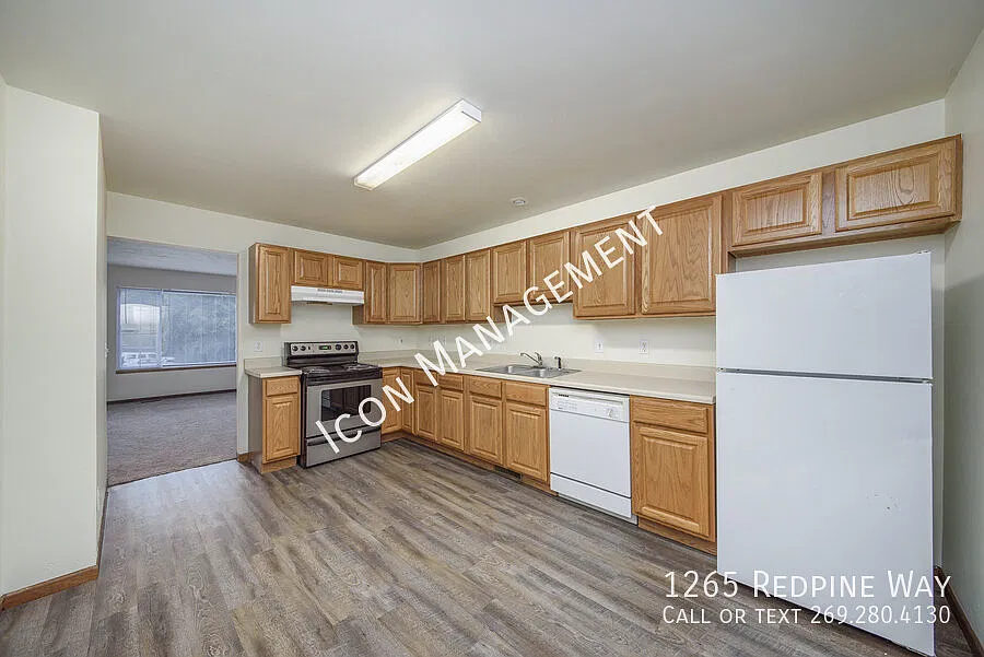 Pre-Leasing Aug 2027! Close To Wmu W/4-Beds, 2 Baths — Photo 3