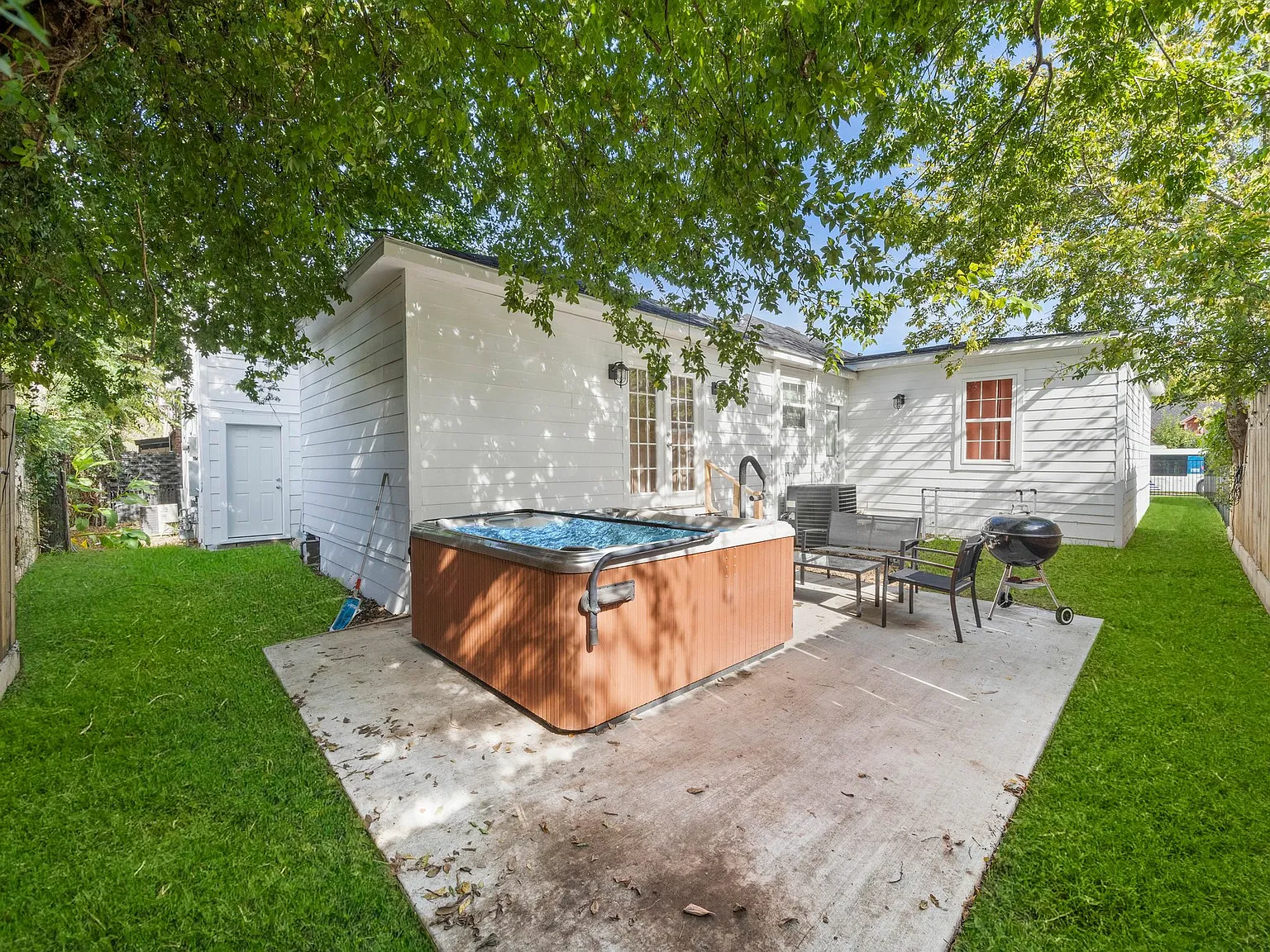 4 bed, $8,850 — Photo 2