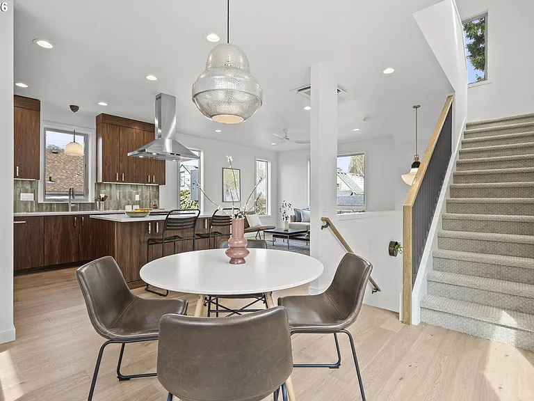 5353 SE Stark St — Photo 10