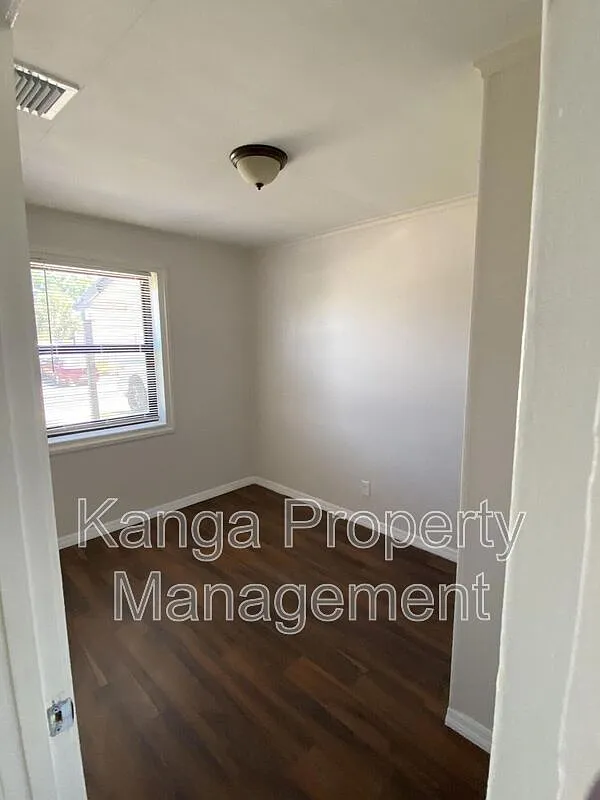 3 bed, 1.0 bath, 786 sqft, $1,799 — Photo 4