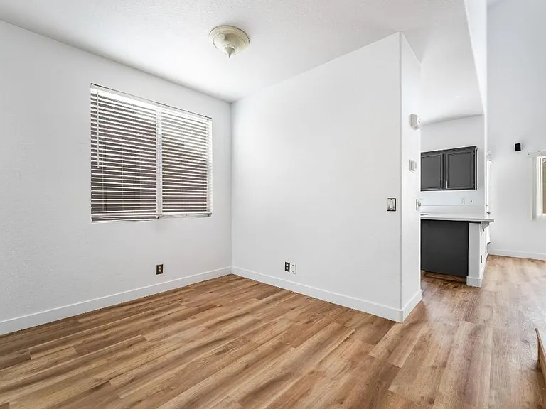 1011 Park Bridge Ave — Photo 11