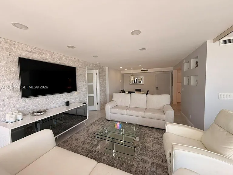 531 N Ocean Blvd #404 — Photo 3