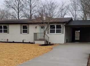 213 Fairview St, Paris, TN 38242