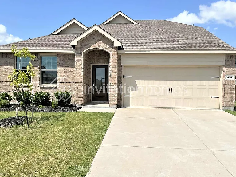 605 Fitzroy Ln — Photo 1