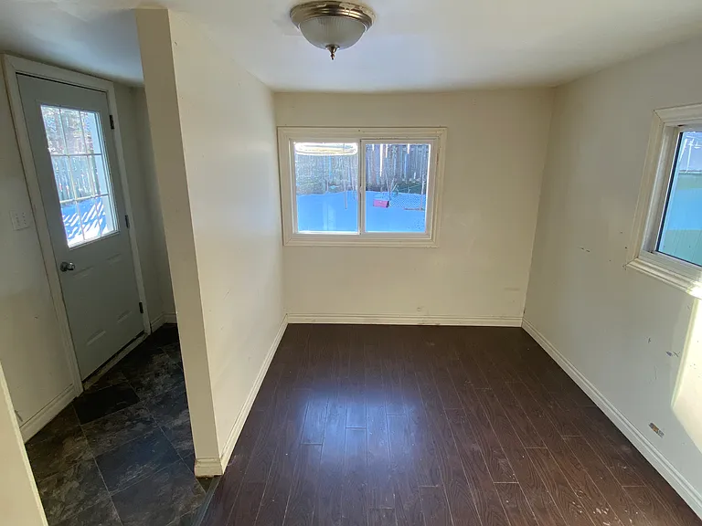 104 Queen St N #MAIN FLOOR — Photo 8