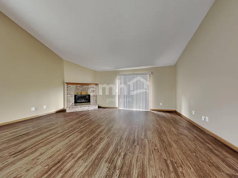 1052 Windsor Crossing Ln — Photo 6