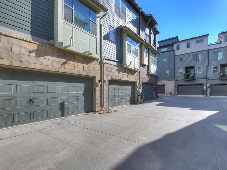 2323 Buttercup Ct — Photo 29