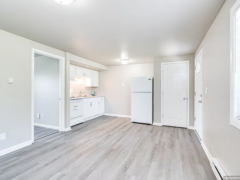 1031 Hunt Ave — Photo 2