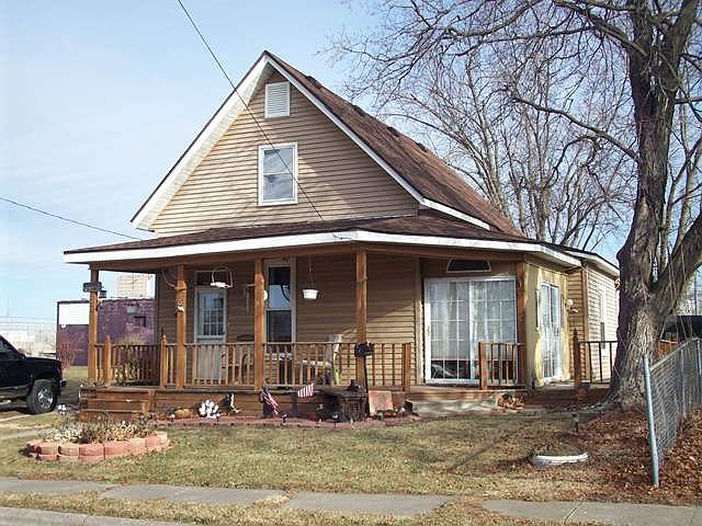 1st image of 826 Olive St