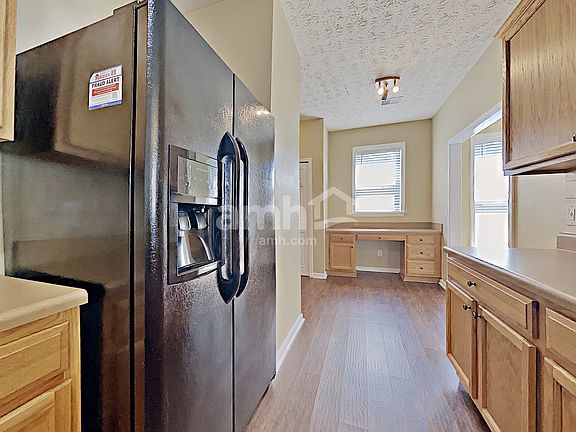 3rd image of 409 Avery Ct