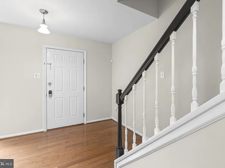1119 Halesworth Dr — Photo 5