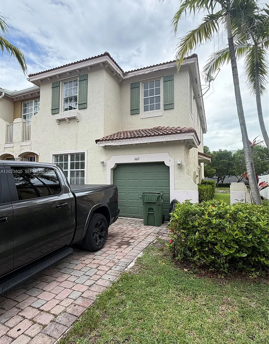 Portofino Villas West — Photo 1