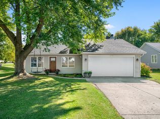 1724 Lake Holiday Dr, Sandwich, IL 60548
