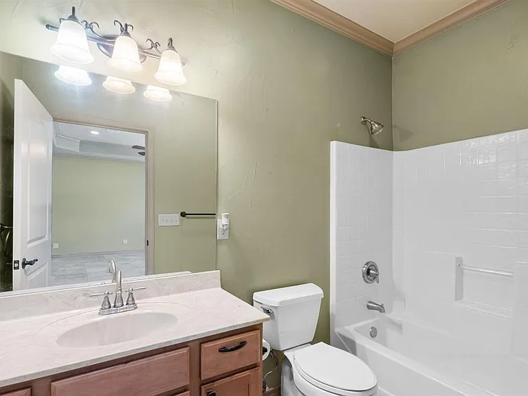 1404 Kings Valley Dr — Photo 21