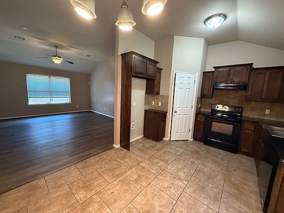 4th image of 12633 Heritage Oaks Dr