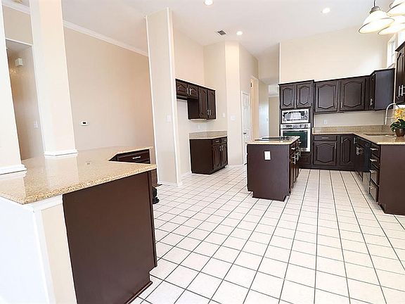 5th image of 1420 Greenfield Dr
