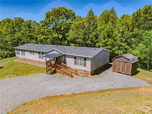151 Fox Trot Ln, Pilot Mountain, NC 27041