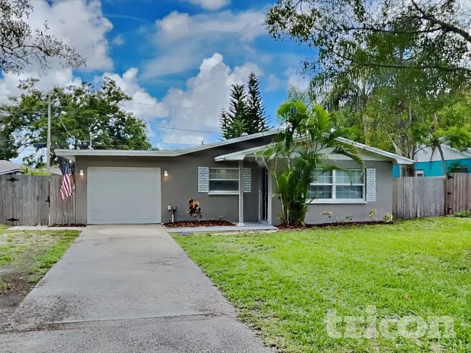 1732 N Old Coachman Rd