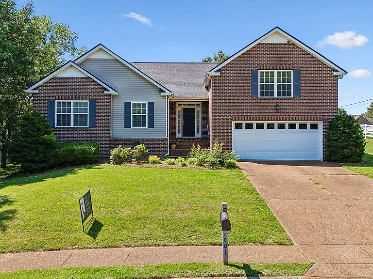 2601 Danbury Cir — Photo 1