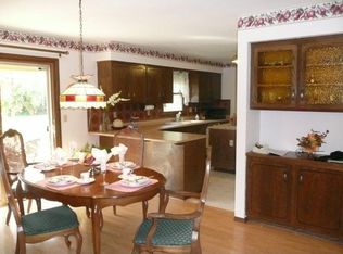 9745 S Shepard Hills Dr, Oak Creek, WI 53154