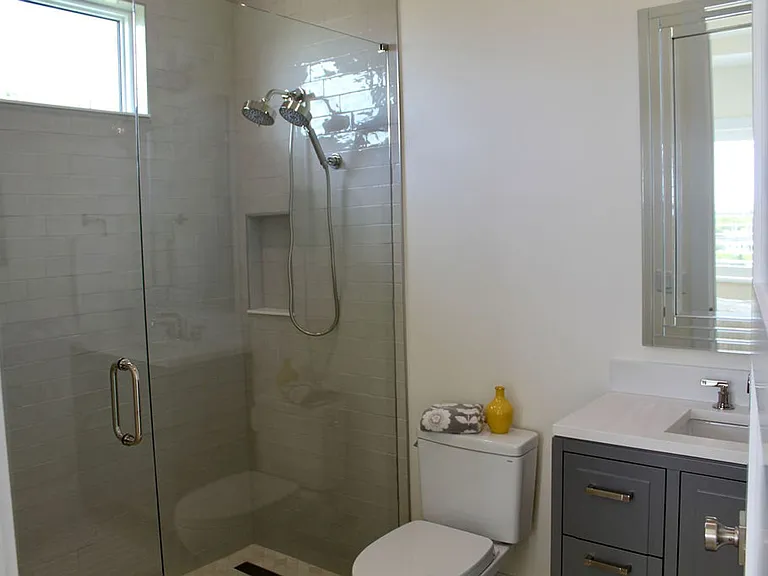 224 N Riverside Dr — Photo 36