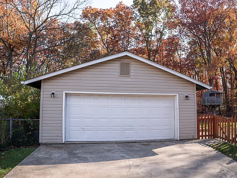 Dettached Garage