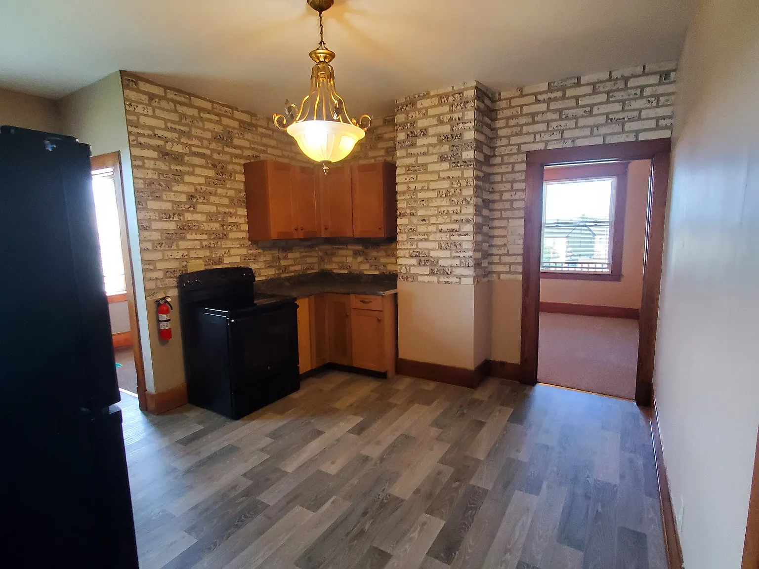 1610 Osborne St — Photo 2