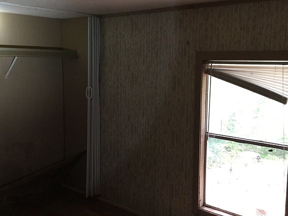 5th image of 16929 Lakeview Dr