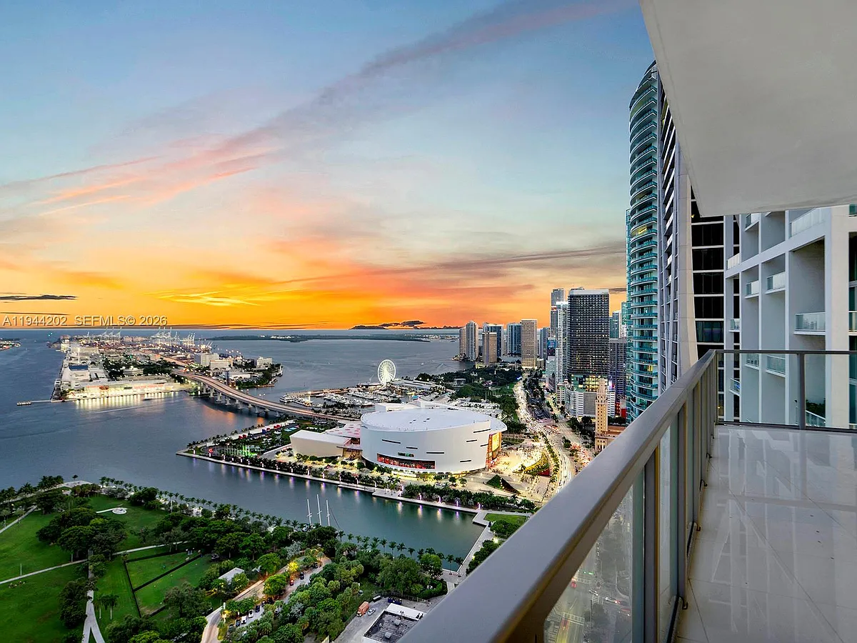 Building Photo - 1100 Biscayne Blvd #4001