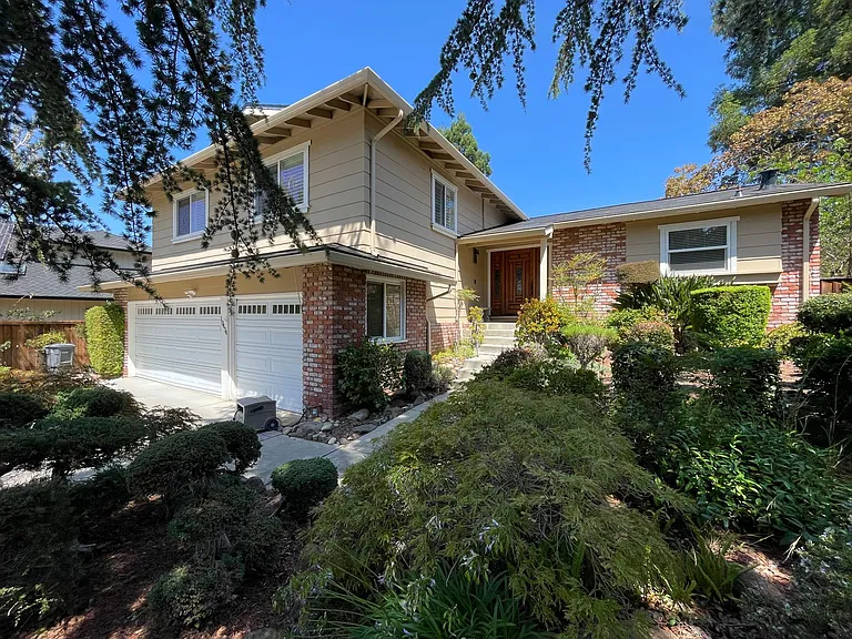 10434 Alicia Ct — Photo 2