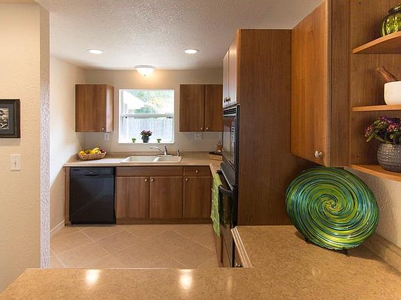 5th image of 1034 Vilas Ave