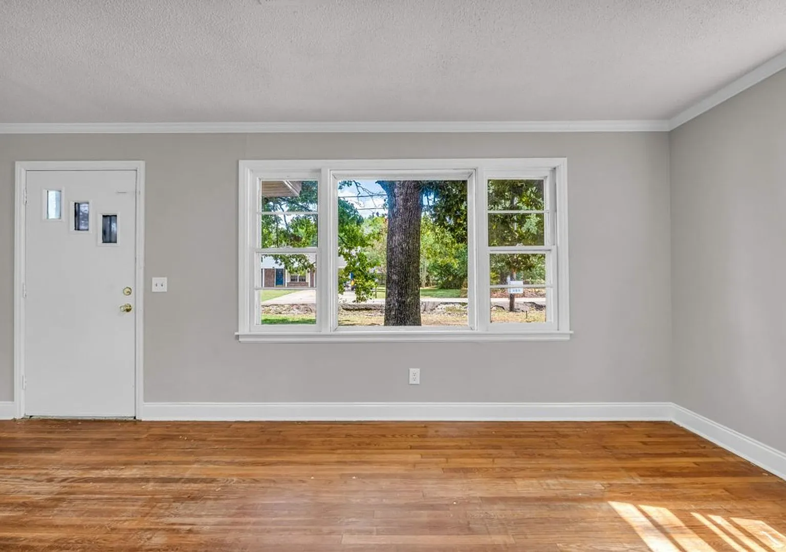 Renovated 3 Bedroom 2 Bath Home for Rent! — Photo 4