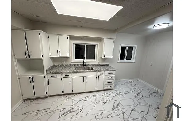 8 Dewitt St photo 1