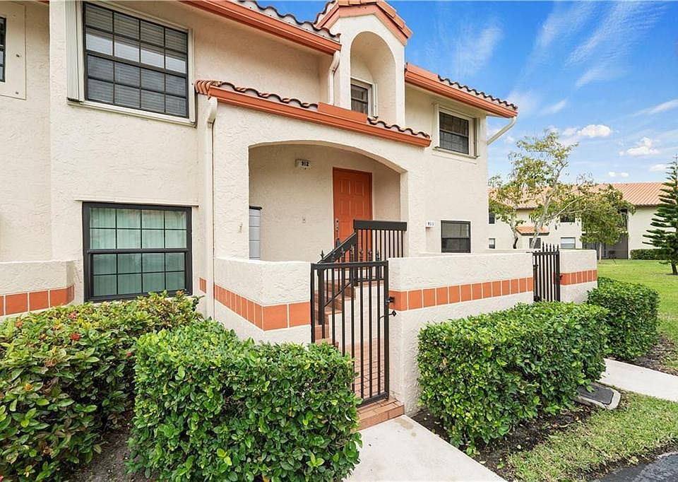 1st image of 912 Congressional Way