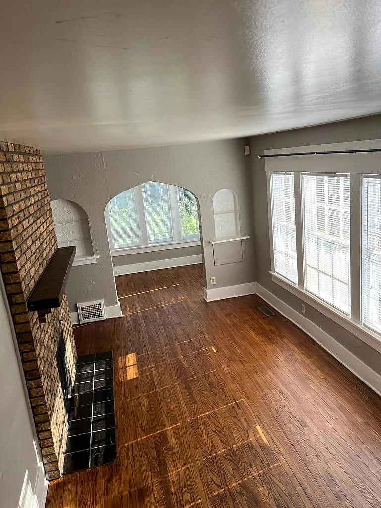 3 bed, 1.5 bath, 1080 sqft, $1,195 — Photo 2