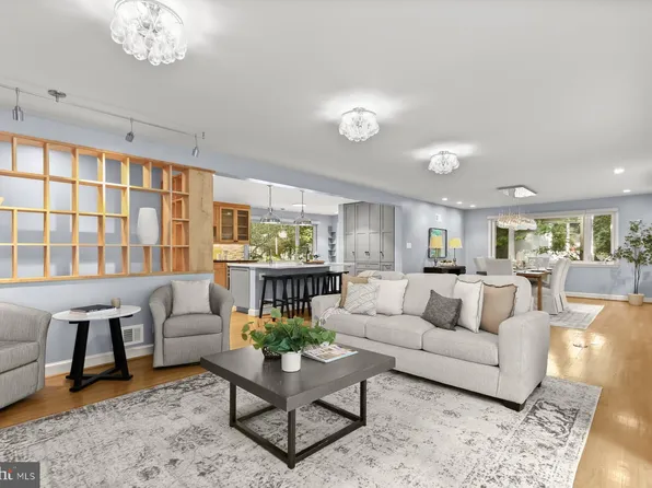 6709 Tulip Hill Ter, Bethesda, MD 20816