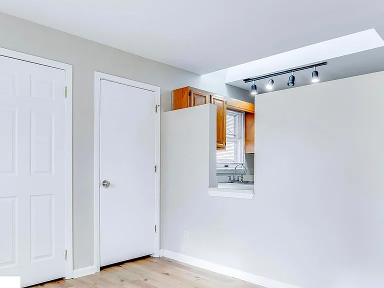 814 Franklin St — Photo 15
